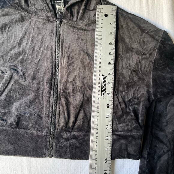 FOREVER 21 Women Cropped Jacket size M Full Zip Velvet Hoodie Black - Picture 7 of 9